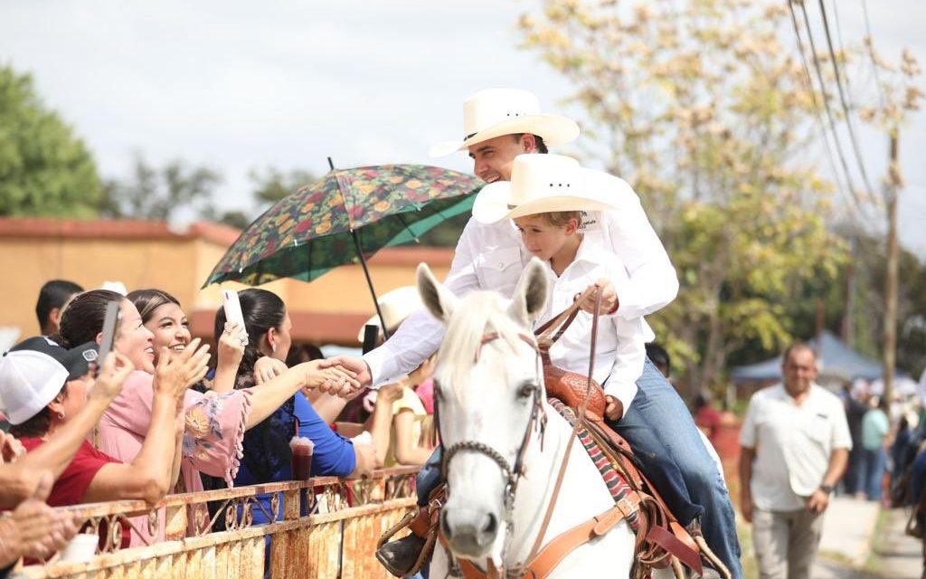 Vivimos con éxito cabalgata de Allende: Manolo Jiménez