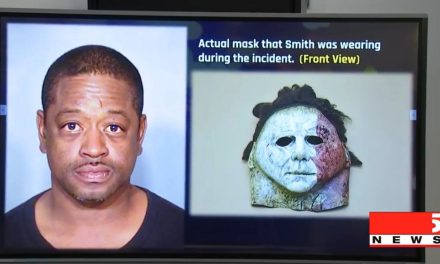 Policía dispara a hombre con máscara de Halloween que amenazaba a personas en Estados Unidos