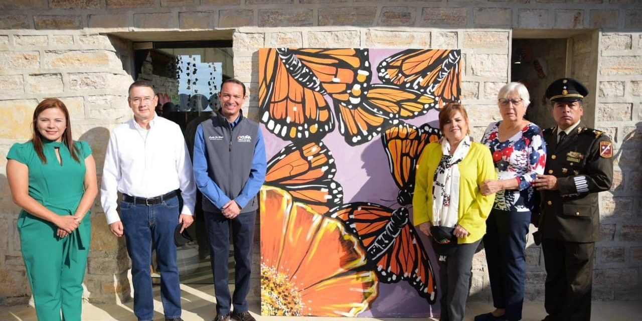 Dan bienvenida a mariposa monarca en Acuña