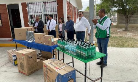 Mejora Coahuila entrega sanitizantes en escuelas