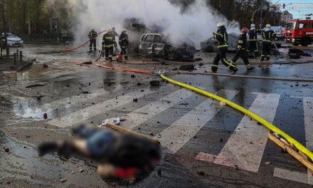 Ucrania bajo fuego: misiles llueven sobre Kiev en ataque de Putin a civiles (videos)