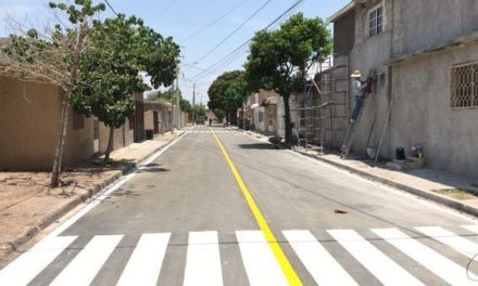 Avanzan obras: Continúa pavimentación en Torreón
