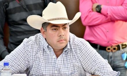 Otra de Paredes: Falsifican firmas para concesiones de taxis en Monclova