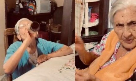 Abuelita de 105 años se molesta con su hija… ella tiene 83 años y se gasta su dinero en cerveza