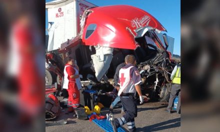 Mexiquense sufre aparatoso accidente en la carretera Saltillo-Torreón