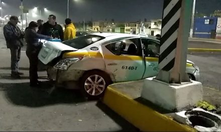Saltillo: Se pasa el rojo, provoca accidente y huye en la colonia Hidalgo