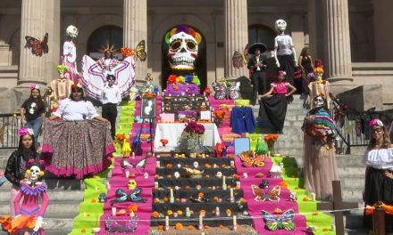 Preservan tradición del altar en la Benemérita Escuela Normal de Coahuila