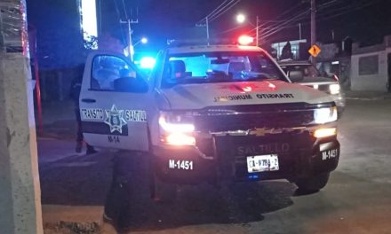 Familia termina grave en el hospital al ser embestidos por una camioneta en Saltillo