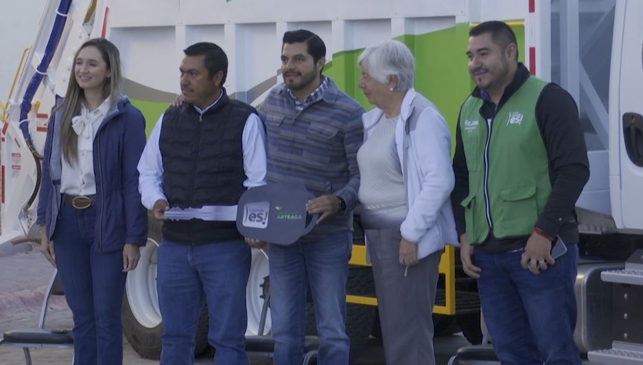 Entrega alcalde camión recolector de basura para mejorar el servicio en Arteaga