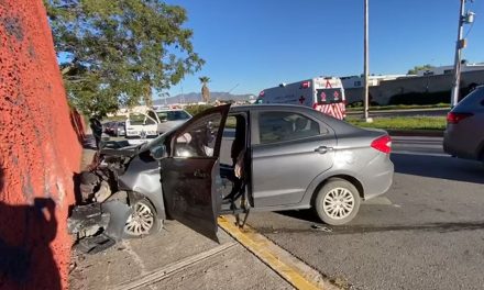 Saltillo: Sufre convulsión y choca en Lomas de Lourdes