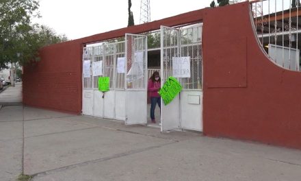 Saltillo: Padres de familia exigen que directora de primaria Ignacio Allende se vaya tras casos de abuso