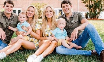Gemelas casadas con gemelos se embarazan al mismo tiempo y tienen bebés idénticos