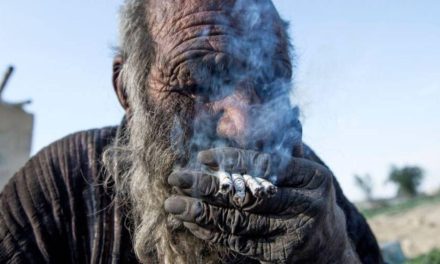 Muere Amou Haji, ‘el hombre más sucio del mundo’; pasó 60 años sin bañarse