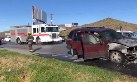 Camioneta ardió en llamas por falla mecánica en la Saltillo-Monterrey