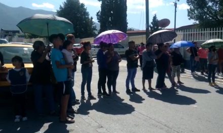 Saltillo: Madres de familia cierran calle por supuesto abuso contra un menor en primaria
