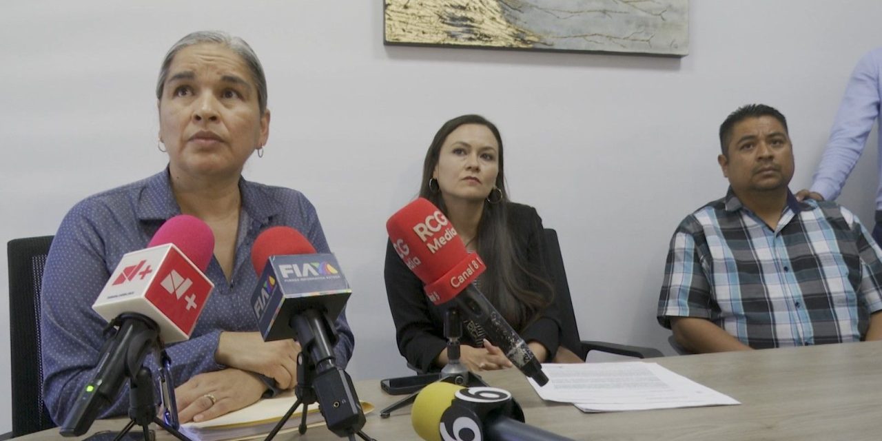 Maestros exigen su reinstalación