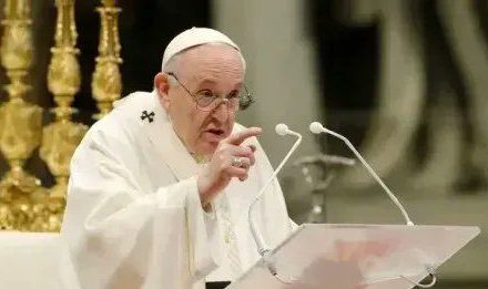 ¿Eres un hombre de Dios y estás cansado? Es por ver porno… Papa Francisco advierte que debilita el corazón