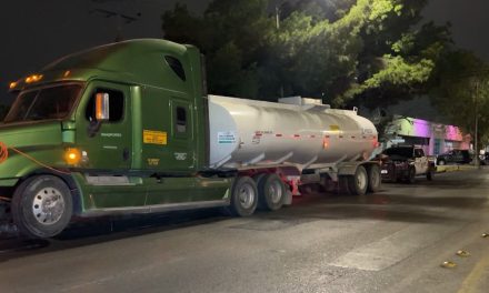 Aseguran una pipa con combustible en Saltillo