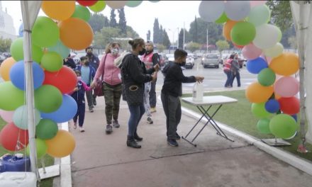 Saturan familias puesto de vacunación en Ramos Arizpe