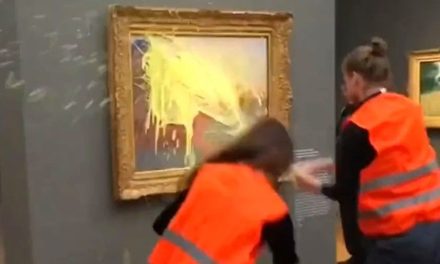 Activistas lanzan puré de papas a cuadro de Monet en Alemania