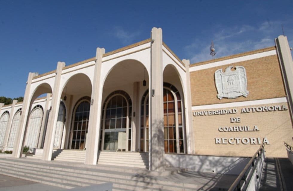 Reconoce UAdeC al doctor Raymundo Verduzco