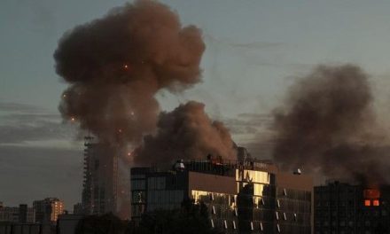Rusia ataca con ‘drones kamikaze’ al centro de Kiev y dejan al menos tres muertos
