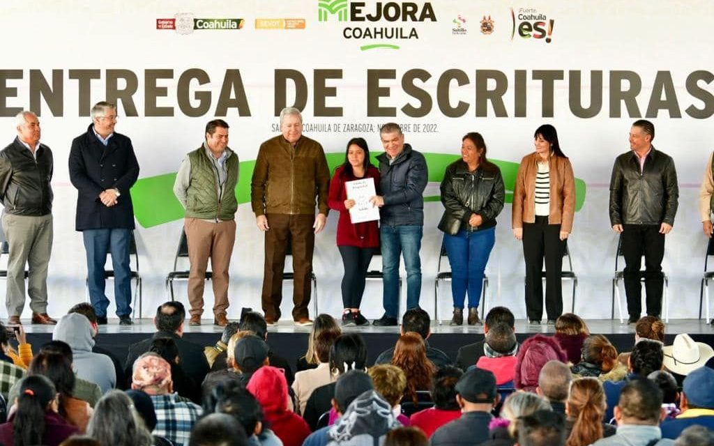 Rebasa gobernador de Coahuila las 33 mil escrituras entregadas