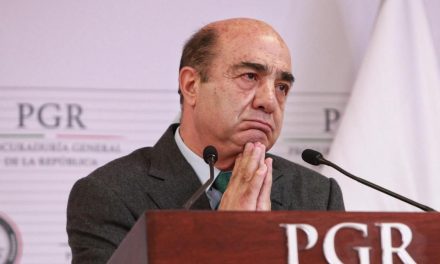 Va UIF por Murillo Karam: lo investiga por tráfico de influencias y lavado de dinero