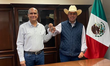 Retiene vehículos; Mario Dávila, arrogante y arbitrario