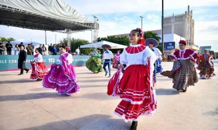 Más de 25 mil personas presencian desfile  de la Revolución Mexicana en Torreón