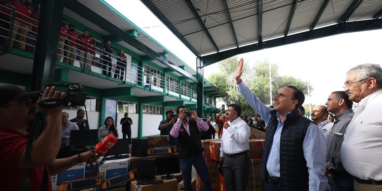 La educación es la herramienta más importante: Manolo Jiménez