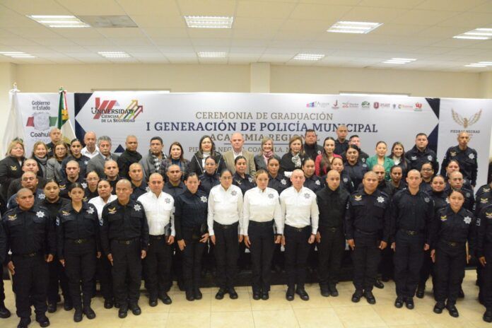 Alcaldesa de Sabinas  acude a graduación de cadetes