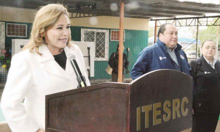 Alcaldesa de Sabinas acude a Feria Empresarial