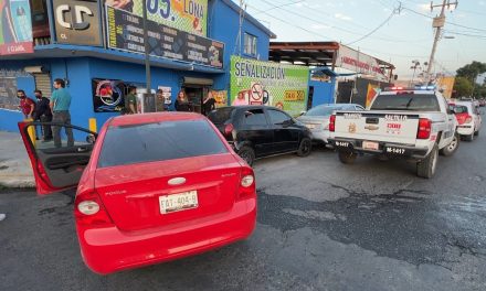 Cuantiosos daños tras choque en Saltillo; nadie aceptó responsabilidad