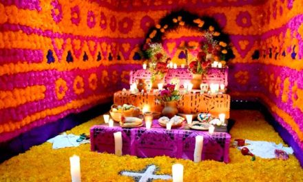 Instalan altar dedicado a ex alcalde de Arteaga; homenaje a Don Erasmo Mario Padilla