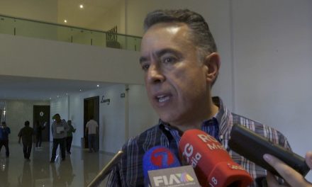 Memo Anaya levanta la mano para el 2023