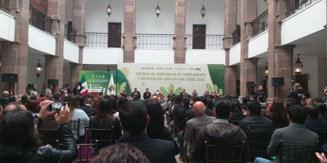 Acuña recibe Constancia de Cumplimiento de Oficina Verde