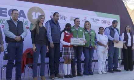 Entregan beca a mil 502 alumnos en Ramos Arizpe