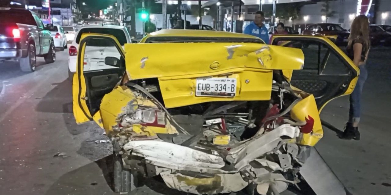 Ebrio ocasiona fuerte carambola en Saltillo