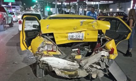 Ebrio ocasiona fuerte carambola en Saltillo