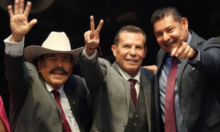Senado rinde homenaje a Julio César Chávez por su trayectoria