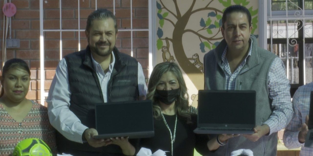 Entrega Chema Morales apoyos a kínder de Ramos Arizpe
