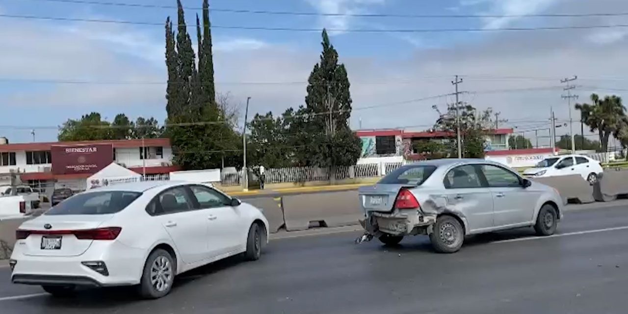 Condutor chocó por intentar rebasar en bulevar Fundadores de Saltillo
