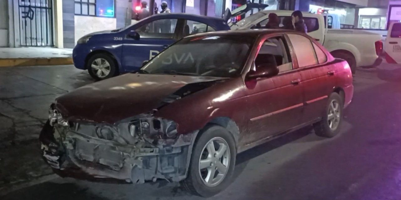 Joven ve que taquería está a punto de cerrar y ocasiona un accidente en Saltillo