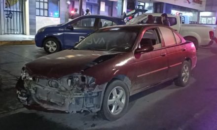 Joven ve que taquería está a punto de cerrar y ocasiona un accidente en Saltillo