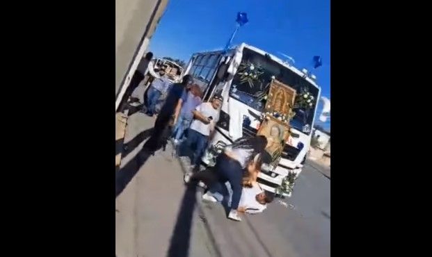 Video: Cumbieros de Saltillo aprovechan la peregrinación a la Virgen para agarrarse a golpes