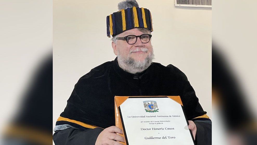 Guillermo del Toro recibe su Doctorado Honoris Causa de parte de la UNAM y lo comparte en Twitter
