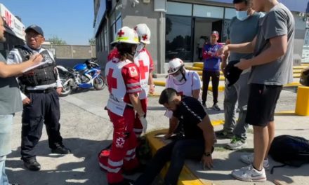 Derriba a motociclista y huye en Saltillo