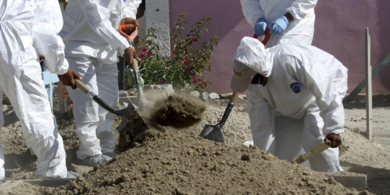 Exhuman 32 cuerpos de del panteón Sagrado Corazón de Monclova