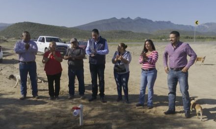 Entrega Chema Morales línea de conducción ejido San Miguel de Ramos Arizpe